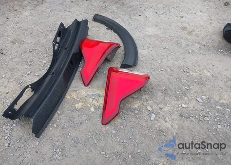 2022 Ford Explorer Xlt z USA, uszkodzony, nr VIN 1FMSK7DH5NGA83656